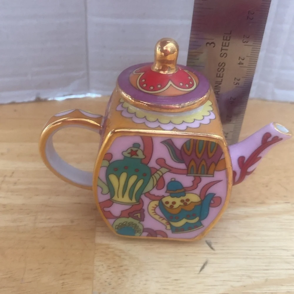 Vintage Vivian Chan miniature teapot 2002 excellent condition pink green